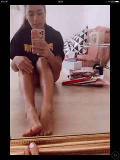 Paula Gonu feet photo 1