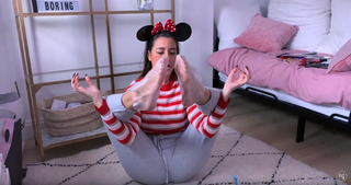 Paula Gonu feet photo 9
