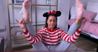 Paula Gonu feet photo 8