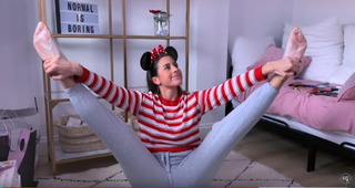 Paula Gonu feet photo 7