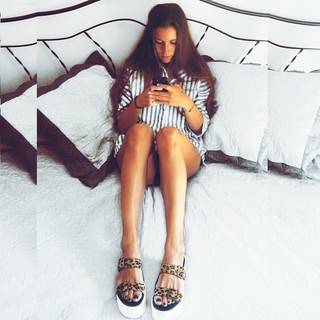 Paula Gonu feet photo 17