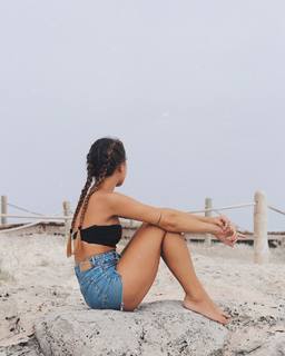 Paula Gonu feet photo 9