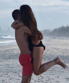 Paula Gonu feet photo 3