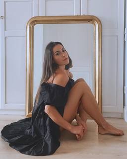Paula Gonu feet photo 14