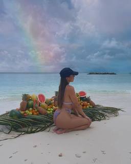 Paula Gonu feet photo 3
