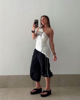 Paula Gonu feet photo 1