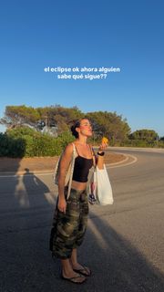 Paula Gonu feet photo 3
