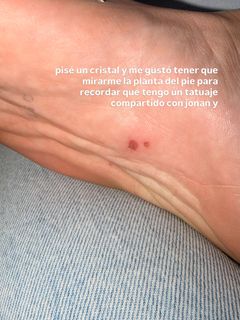 Paula Gonu feet photo 2