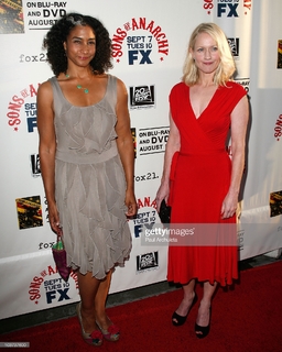 Paula Malcomson feet photo 2