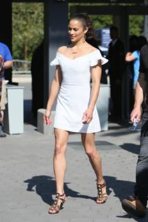 Paula Patton feet photo thumbnail