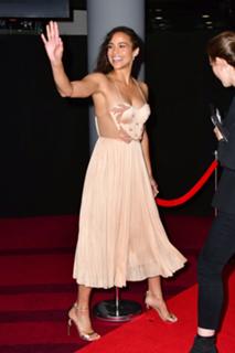 Paula Patton feet photo thumbnail