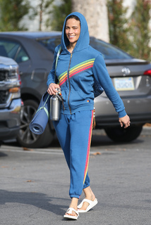 Paula Patton feet photo thumbnail