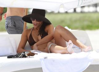 Paula Patton feet photo thumbnail