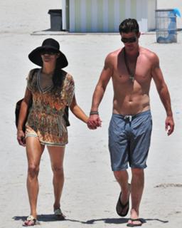 Paula Patton feet photo thumbnail