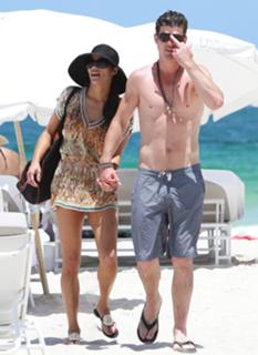 Paula Patton feet photo thumbnail