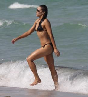 Paula Patton feet photo thumbnail