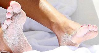 Paula Patton feet photo thumbnail