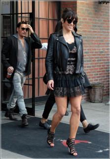 Paula Patton feet photo thumbnail