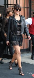 Paula Patton feet photo thumbnail