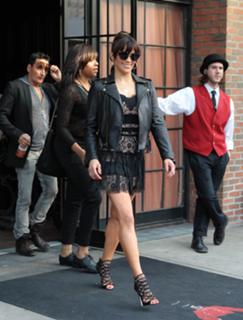 Paula Patton feet photo thumbnail