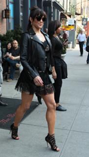 Paula Patton feet photo thumbnail