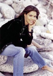 Paula Trickey feet photo 3
