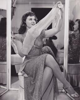 Paulette Goddard feet photo 3