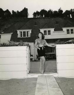Paulette Goddard feet photo 6