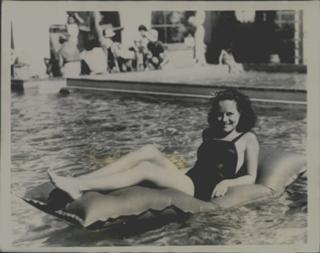 Paulette Goddard feet photo 12
