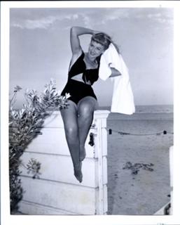 Paulette Goddard feet photo 10