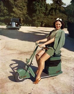Paulette Goddard feet photo 12