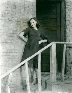 Paulette Goddard feet photo 20