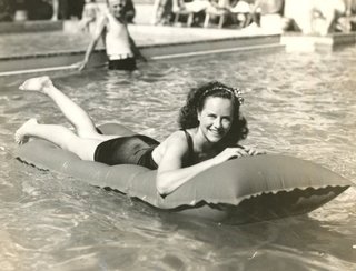 Paulette Goddard feet photo 9