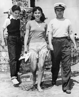 Paulette Goddard feet photo 6