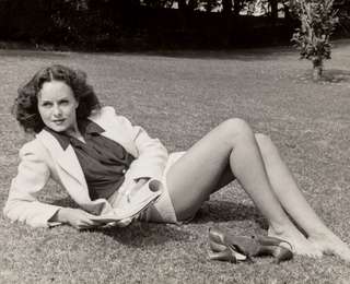 Paulette Goddard feet photo 5