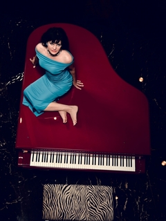 Pauley Perrette feet photo thumbnail