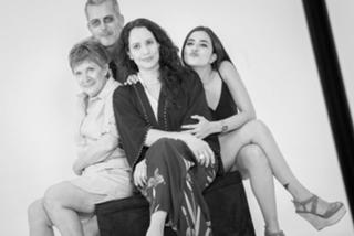 Paulina Gaitan feet photo thumbnail