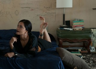 Paulina Gaitan feet photo thumbnail