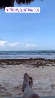 Paulina Gaitan feet photo thumbnail