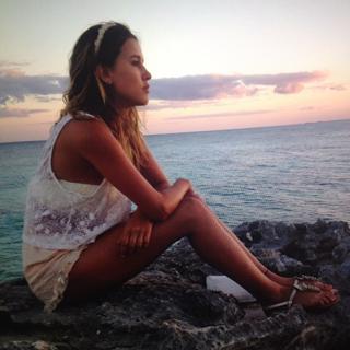 Paulina Goto feet photo thumbnail