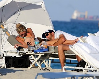 Paulina Gretzky feet photo thumbnail