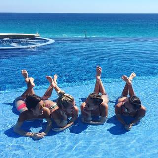 Paulina Gretzky feet photo thumbnail