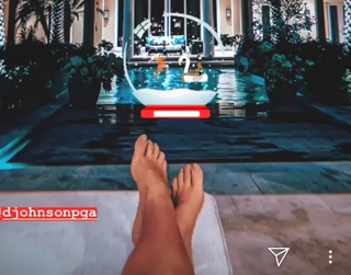 Paulina Gretzky feet photo thumbnail