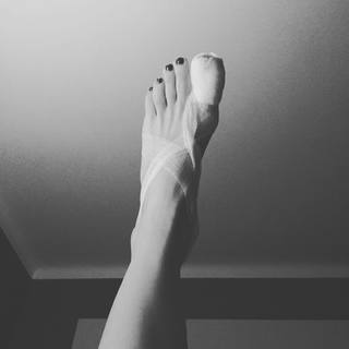 Paulina Holtz feet photo 5
