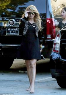 Paulina Rubio feet photo thumbnail