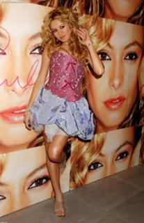 Paulina Rubio feet photo thumbnail