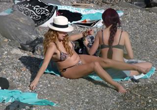 Paulina Rubio feet photo thumbnail