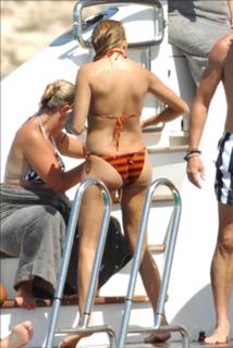 Paulina Rubio feet photo thumbnail