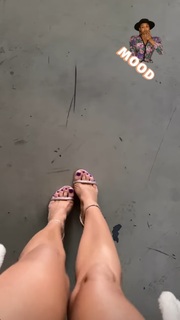 Paulina Sykut feet photo thumbnail