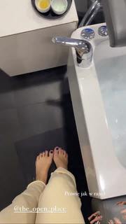 Paulina Sykut feet photo thumbnail